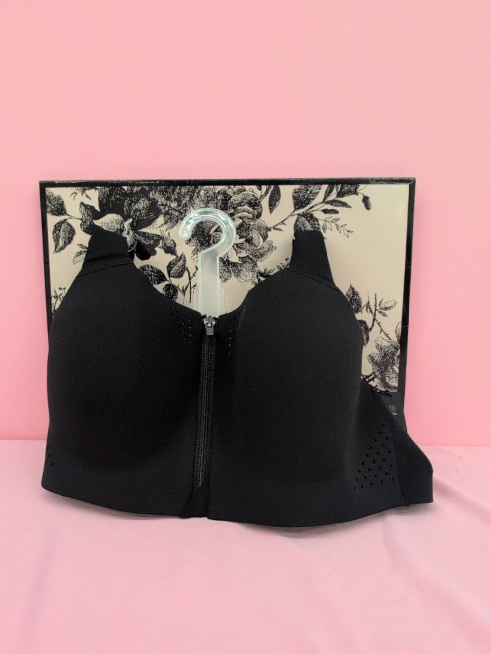 Victoria's Secret VSX Featherweight Max Front-Close Sports Bra 38C Black
